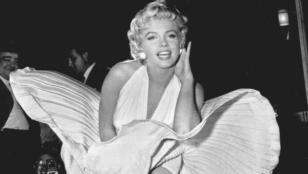 Marilyn Monroe posa sobre una rejilla del metro de Nueva York  - Sputnik Mundo