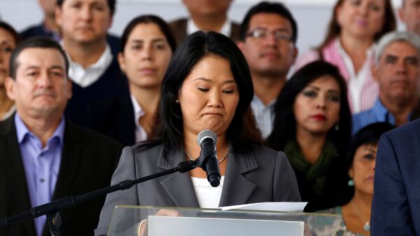 Peruvian presidential candidate Keiko Fujimori accompanied by elected congressmen gives a speech to the media - Sputnik Mundo
