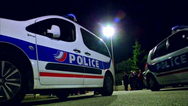 Police vehicles at the scene where a French police commander was stabbed to death in front of his home in the Paris suburb of Magnanville - Sputnik Mundo