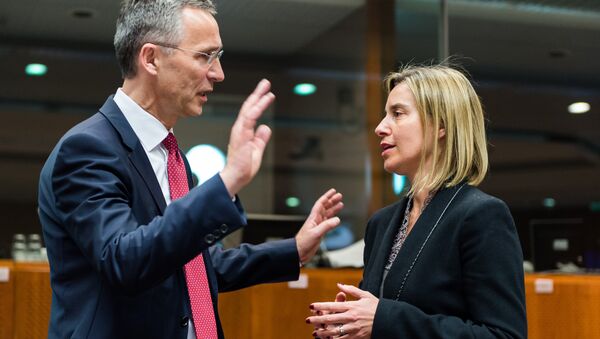 Jens Stoltenberg, secretario general de la OTAN, y Federica Mogherini, representante de la UE - Sputnik Mundo