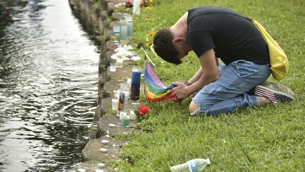 Homenaje a las víctimas del asesinato masivo en el club Orlando - Sputnik Mundo