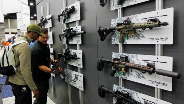Asociación del Rifle de EEUU acepta aplazar venta de armas a acusados de terrorismo - Sputnik Mundo