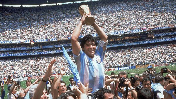 Diego Maradona of Argentina celebrates with the cup at the end of the World Cup soccer final in the Atzeca Stadium, in Mexico City, Mexico - Sputnik Mundo