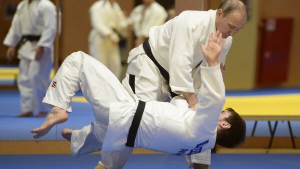 Vladímir Putin, presidente de Rusia, practicando judo - Sputnik Mundo