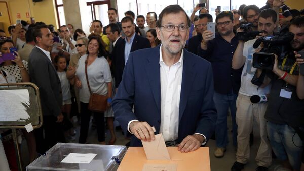 Líder del PP y el primer ministro español en funciones, Mariano Rajoy, vota en Madrid - Sputnik Mundo