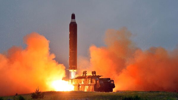 Lanzamiento del misil balístico Hwasong-10 por Corea del Norte (archivo) - Sputnik Mundo