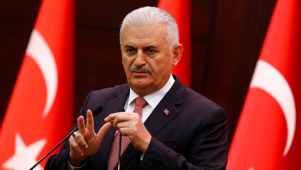 Turkey's Prime Minister Binali Yildirim addresses the media in Ankara - Sputnik Mundo
