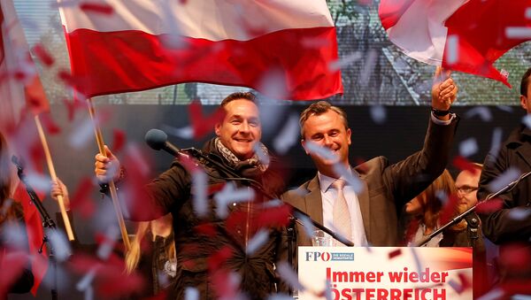 Representantes y partidarios del partido austriaco por la Libertad - Sputnik Mundo