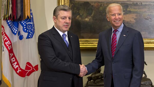 Primer ministro de Georgia, Giorgi Kvirikashvili y su homólogo estadounidense, Joe Biden - Sputnik Mundo