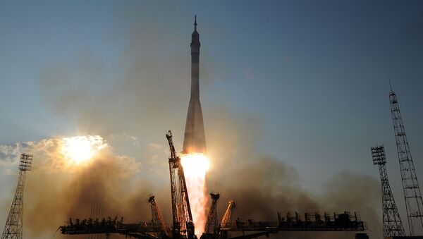 Lanzamiento del cohete-portador Soyuz - Sputnik Mundo