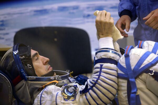 El cosmonauta de Roscosmos, Anatoli Ivanishin, miembro de la Expedición 48/49 a la EEI, antes del despegue desde Baikonur - Sputnik Mundo