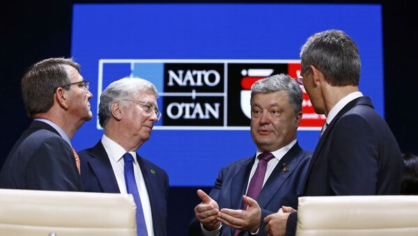 El presidente ucraniano Petró Poroshenko durante la cumbre de la OTAN en Varsovia - Sputnik Mundo