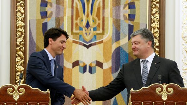 El primer ministro canadiense, Justin Trudeau, y el presidente ucraniano, Petró Poroshenko - Sputnik Mundo
