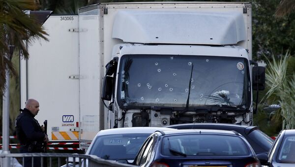 El camión usado en el atentado en Niza - Sputnik Mundo
