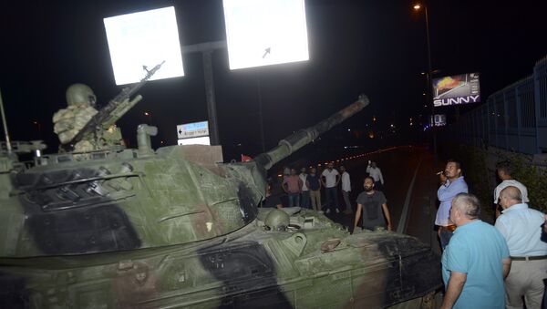 Tanque en el aeropuerto de Ataturk en Estambul - Sputnik Mundo