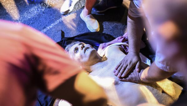 Un herido tras los enfrentamientos con las policías en el puente sobre el Bósforo - Sputnik Mundo