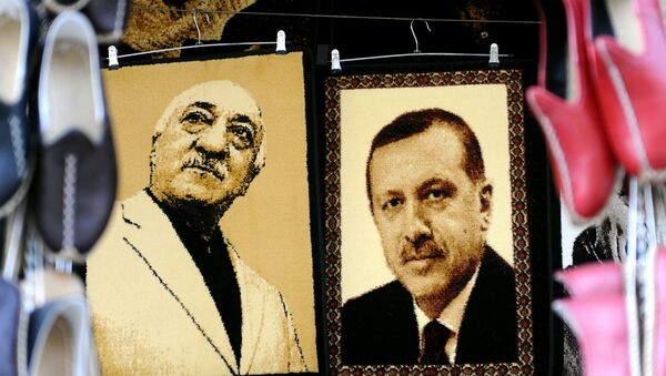 Los retratos de Erdogan y Gulen - Sputnik Mundo
