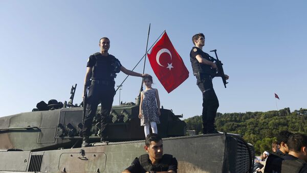 La primera mañana después del fracasado intento de golpe de Estado en Turquía - Sputnik Mundo