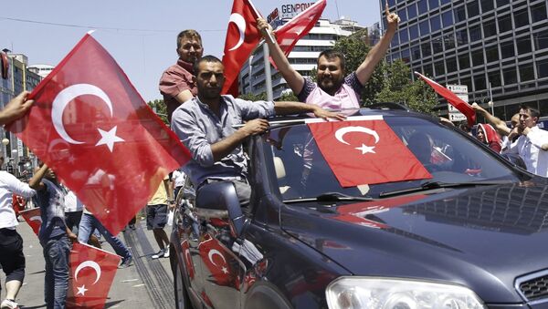 Los partidarios del presidente turco en Ankara - Sputnik Mundo