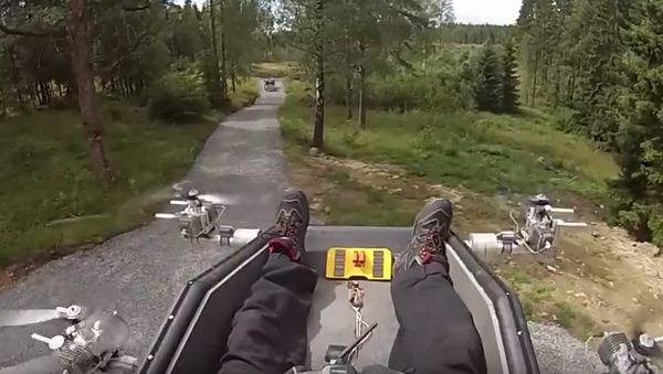 Un sueco logra hacer volar un sillón - Sputnik Mundo