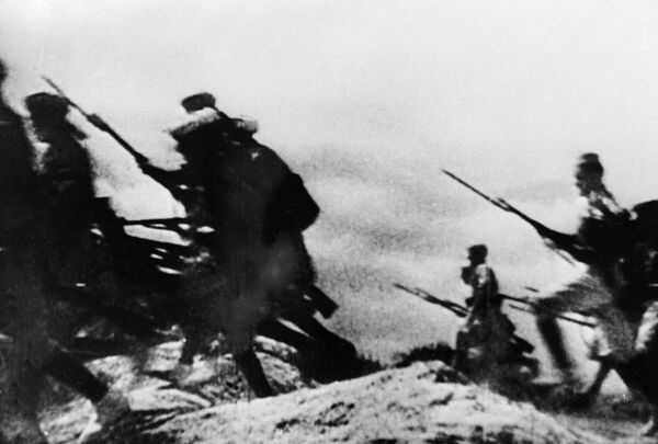 Ataque de los franquistas durante la guerra civil en España Ataque de los franquistas durante la guerra civil en España - Sputnik Mundo