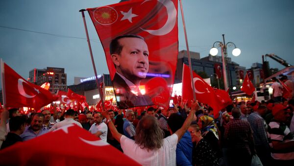 Una manifestación en apoyo del presidente de Turquía, Tayyip Erdogan - Sputnik Mundo