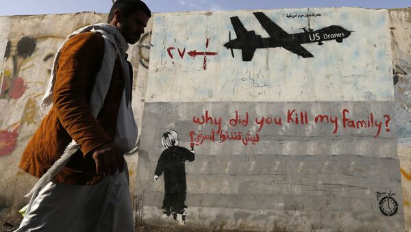 Un grafiti en Yemen denuncia los ataques de drones estadounidenses. Texto: ¿por qué han matado a mi familia? - Sputnik Mundo