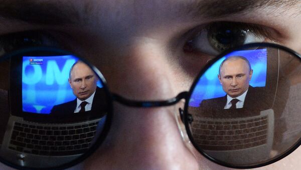 El reflejo de Vladímir Putin, presidente de Rusia - Sputnik Mundo