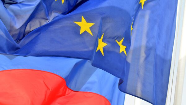 Banderas de Rusia y la unión Europea - Sputnik Mundo