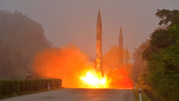 Comando estratégico de EEUU reporta 2 lanzamientos de misiles desde Corea del Norte - Sputnik Mundo