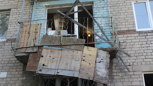 Edificio destruido en Donbás - Sputnik Mundo