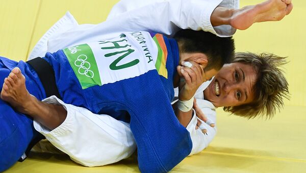 La judoca rusa Natalia Kuziutina venció ante la china Ma Yingnan - Sputnik Mundo