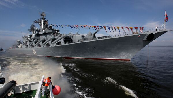 El crucero lanzamisiles ruso Variag en Vladivostok - Sputnik Mundo