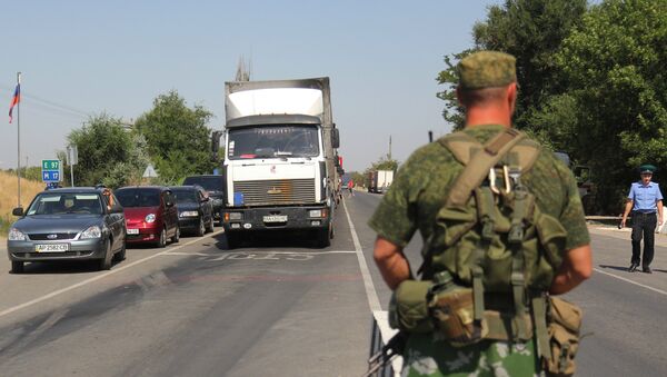Un guardia fronteriza ruso en el punto de control en Armiansk, en Crimea (archivo) - Sputnik Mundo