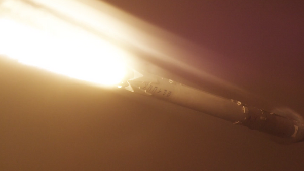 Vídeo espectacular en el que se pueden ver las llamas de los motores de los cohetes espaciales - Sputnik Mundo