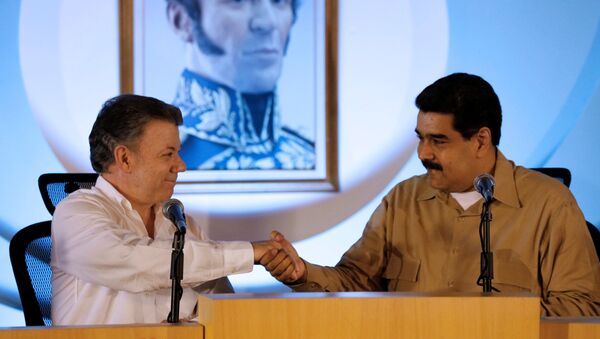 Los presidentes de Venezuela, Nicolás Maduro (D) y de Colombia, Juan Manuel Santos - Sputnik Mundo