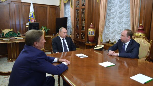 Serguéi Ivanov, Vladímir Putin y Antón Vaino - Sputnik Mundo