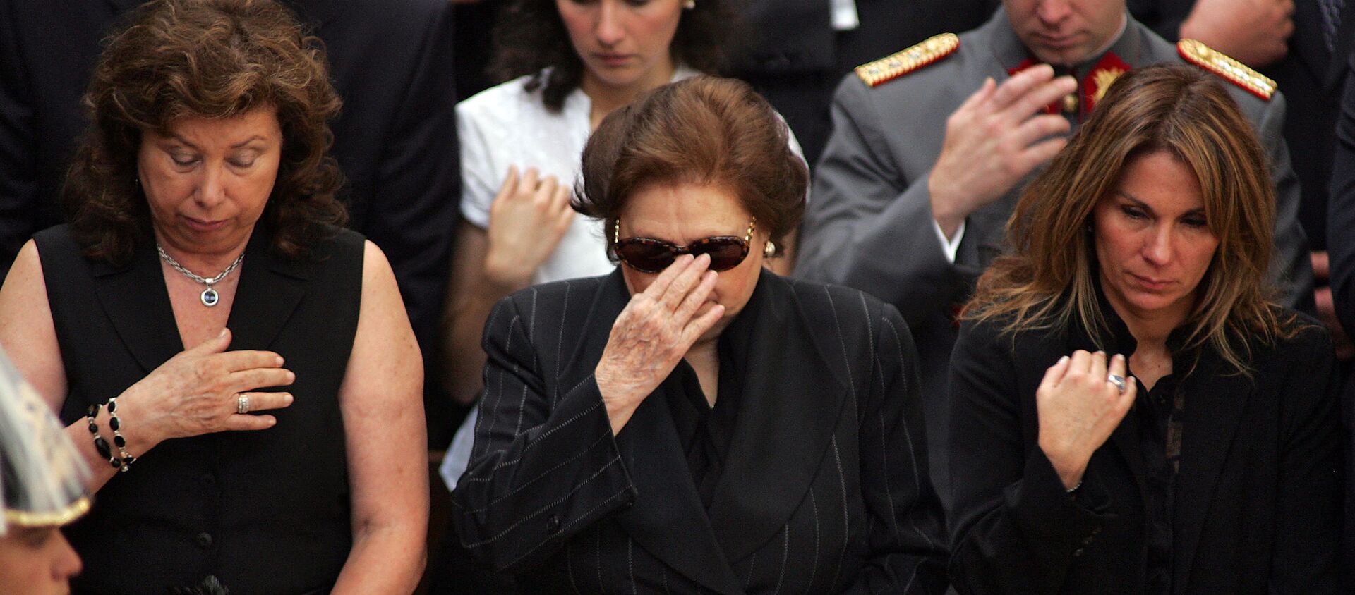 Lucía Hiriart, viuda de Augusto Pinochet, junto a sus dos hijas durante el funeral del exdictador chileno - Sputnik Mundo, 1920, 19.05.2017