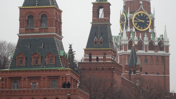 The Moscow Kremlin towers as seen from Bolshoy Moskvoretsky Bridge - Sputnik Mundo