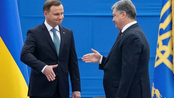 El presidente de Polonia Andrzej Duda y el presidente de Ucrania, Petró Poroshenko - Sputnik Mundo
