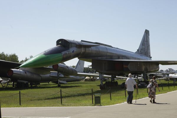 El avión T-4 El avión T-4 - Sputnik Mundo