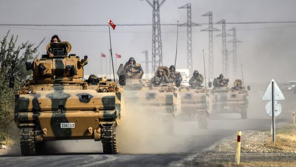 Tanques turcos se aproximan a la frontera con Siria en agosto de 2016 - Sputnik Mundo