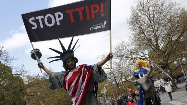Una manifestación contra el TTIP en Alemania - Sputnik Mundo