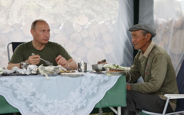 Putin almuerza en la República de Tuvá - Sputnik Mundo