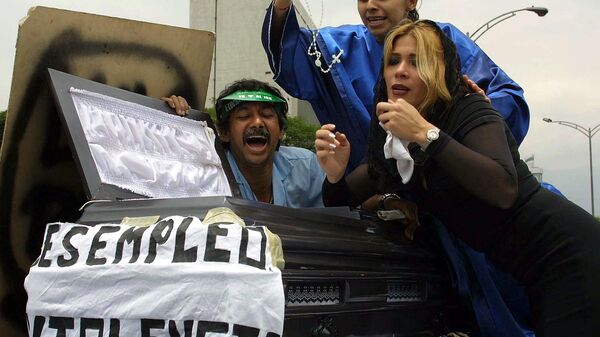 Civil employee stage a protest against unemployment and violence, parodying a funeral, in Medellin, Colombia, 22 March 2001 - Sputnik Mundo