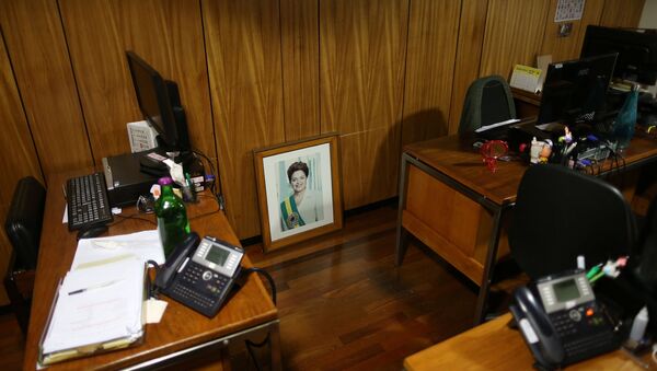 Foto de la expresidenta de Brasil, Dilma Rousseff, en una oficina en el Palacio Presidencial - Sputnik Mundo