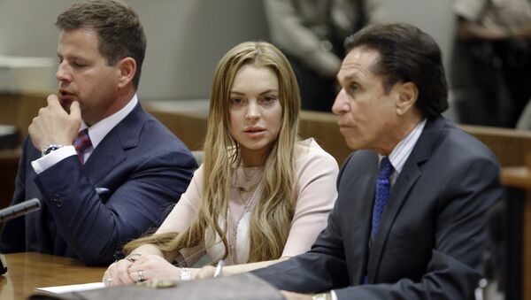 La actriz estadounidense Lindsay Lohan en un tribunal - Sputnik Mundo