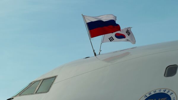 Banderas de Rusia y Corea del Sur - Sputnik Mundo