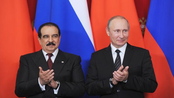 Зresidente ruso, Vladímir Putin, y el rey bahreiní, Hamad bin Isa al Jalifa - Sputnik Mundo