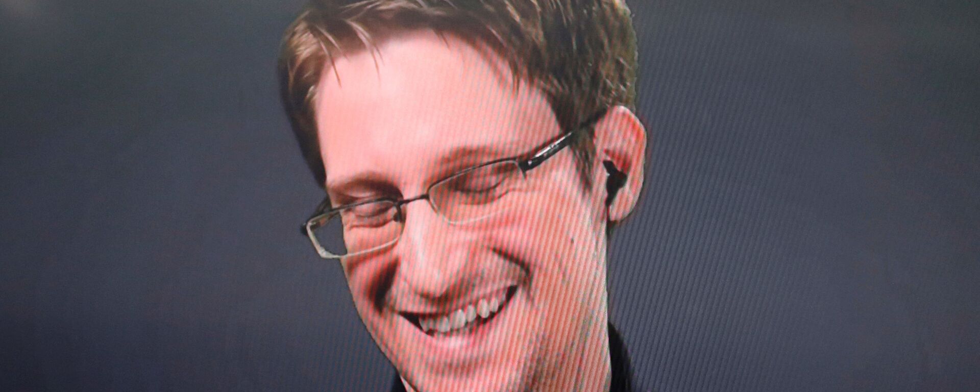 Edward Snowden speaks via video link during a news conference in New York City, U.S. September 14, 2016. Edward Snowden speaks via video link during a news conference in New York City, U.S. September 14, 2016. - Sputnik Mundo, 1920, 04.10.2021